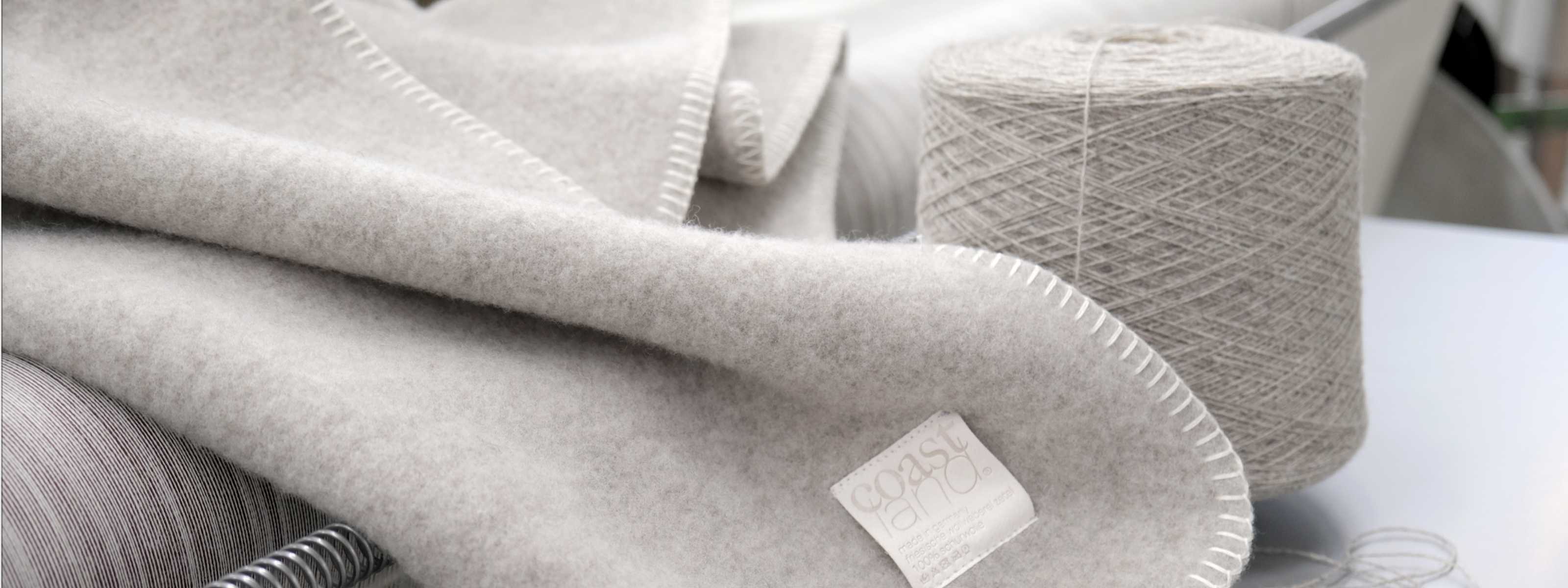 Wollgarn und Wolldecke Coastland Manufaktur